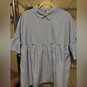 Navy/White short sleeve Top Sz L